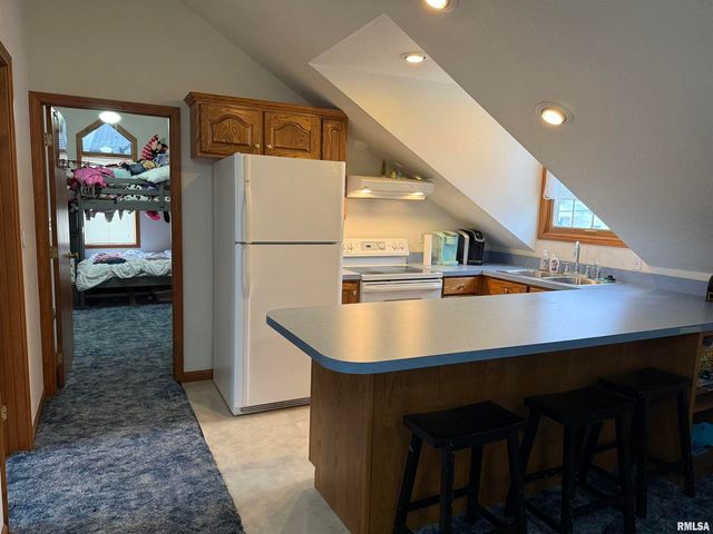 606 W MAIN Street, Carmi, IL 62821