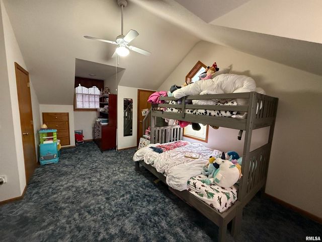 606 W MAIN Street, Carmi, IL 62821