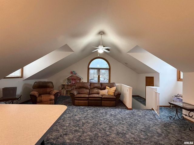 606 W MAIN Street, Carmi, IL 62821