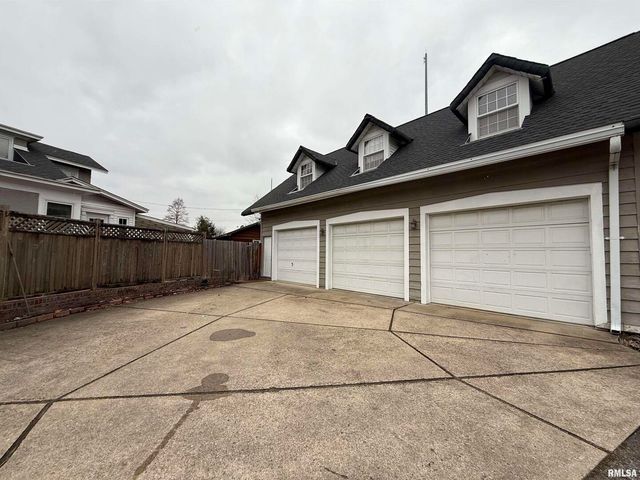 606 W MAIN Street, Carmi, IL 62821