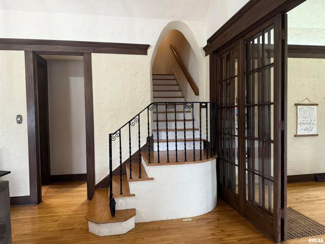 606 W MAIN Street, Carmi, IL 62821