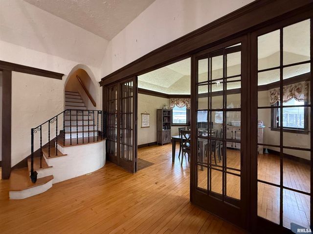 606 W MAIN Street, Carmi, IL 62821