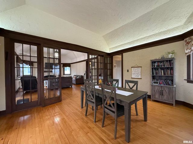 606 W MAIN Street, Carmi, IL 62821