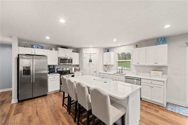 307 Pebble Creek Court, Amherst, OH 44001