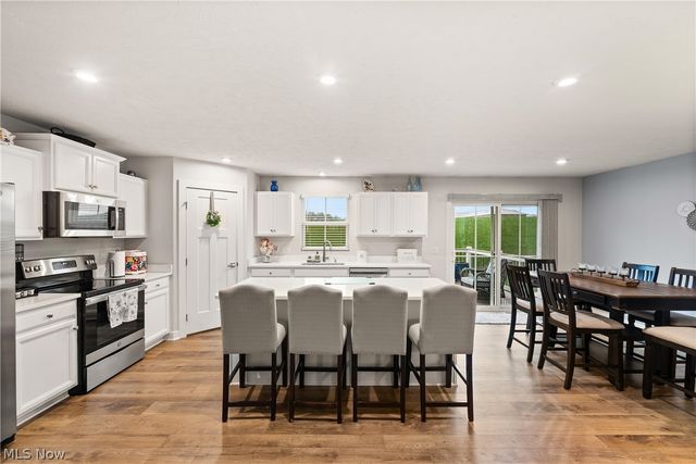 307 Pebble Creek Court, Amherst, OH 44001