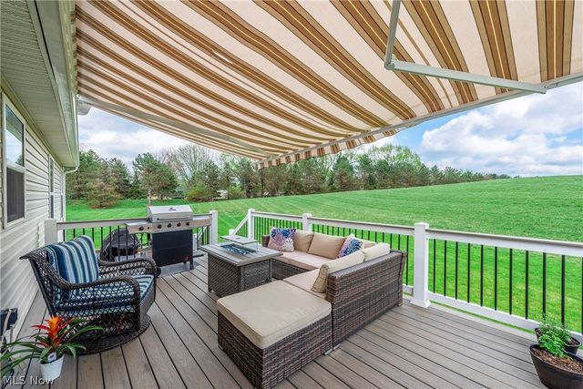 307 Pebble Creek Court, Amherst, OH 44001