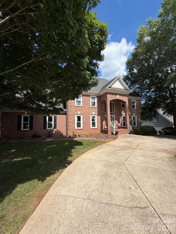 232 40th Avenue Drive NW, Hickory, NC 28601