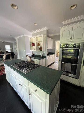 232 40th Avenue Drive NW, Hickory, NC 28601