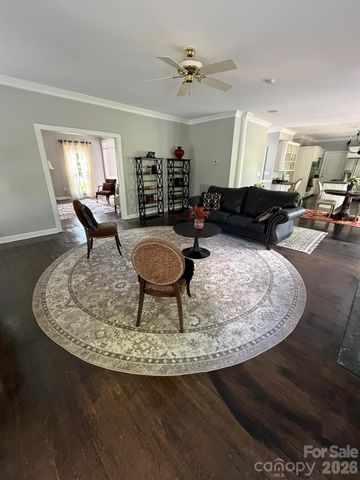 232 40th Avenue Drive NW, Hickory, NC 28601