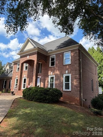 232 40th Avenue Drive NW, Hickory, NC 28601