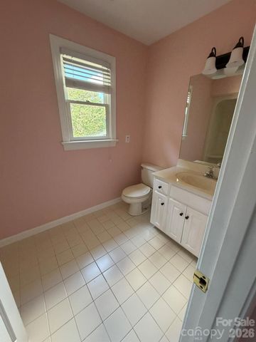 232 40th Avenue Drive NW, Hickory, NC 28601