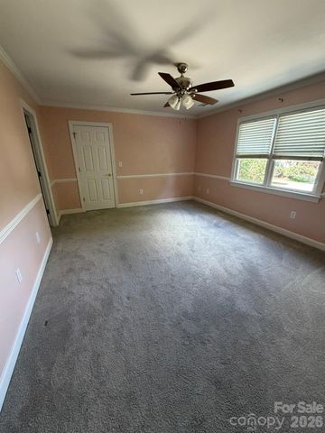 232 40th Avenue Drive NW, Hickory, NC 28601