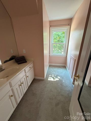 232 40th Avenue Drive NW, Hickory, NC 28601