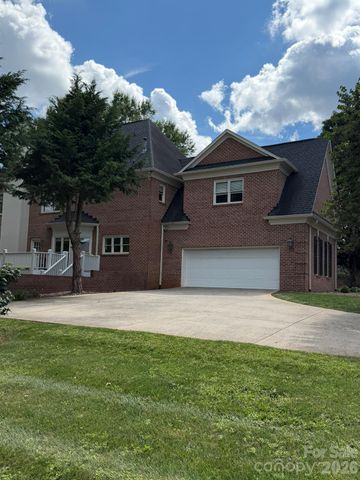 232 40th Avenue Drive NW, Hickory, NC 28601