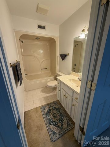 232 40th Avenue Drive NW, Hickory, NC 28601