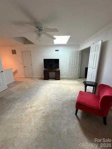 232 40th Avenue Drive NW, Hickory, NC 28601