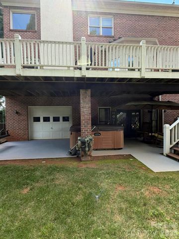 232 40th Avenue Drive NW, Hickory, NC 28601