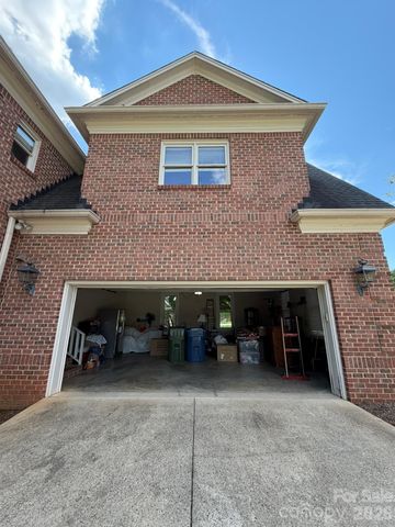 232 40th Avenue Drive NW, Hickory, NC 28601