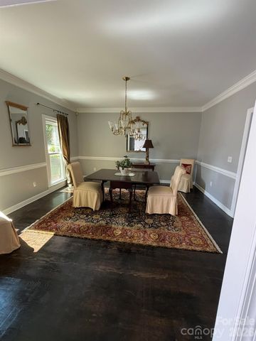 232 40th Avenue Drive NW, Hickory, NC 28601