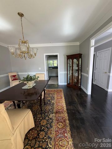232 40th Avenue Drive NW, Hickory, NC 28601