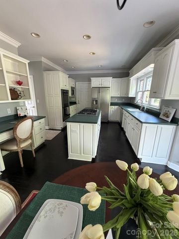 232 40th Avenue Drive NW, Hickory, NC 28601
