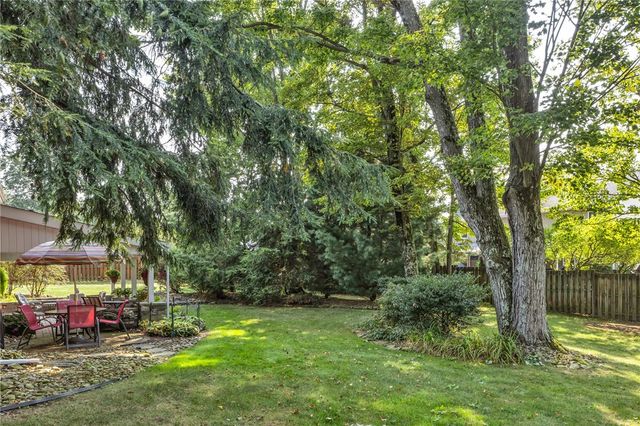 607 Westland Dr, Hempfield Twp, PA 15601