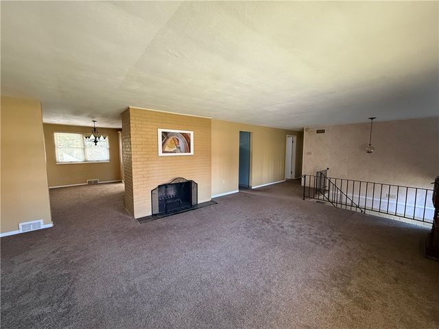 607 Westland Dr, Hempfield Twp, PA 15601