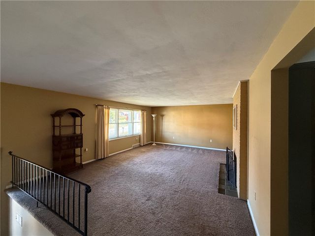 607 Westland Dr, Hempfield Twp, PA 15601