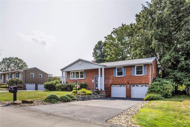607 Westland Dr, Hempfield Twp, PA 15601