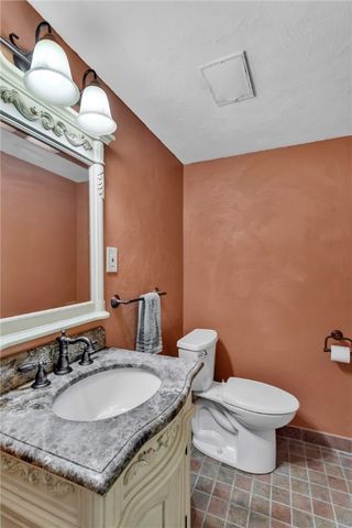 607 Westland Dr, Hempfield Twp, PA 15601