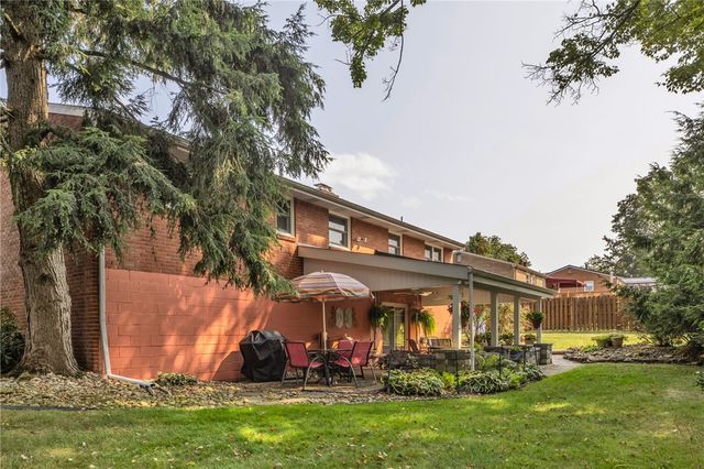 607 Westland Dr, Hempfield Twp, PA 15601