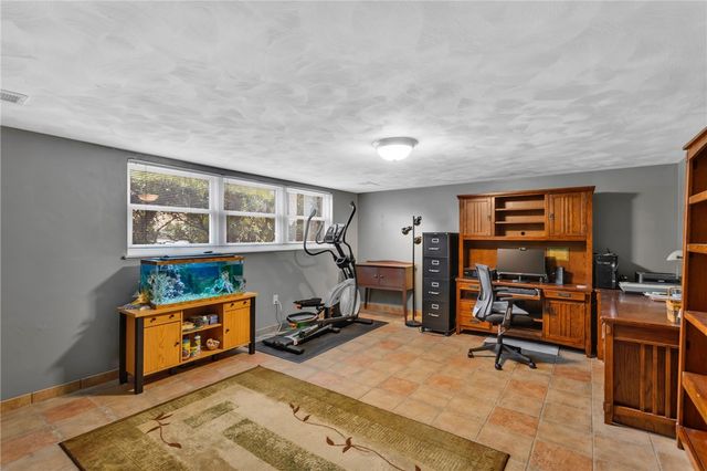 607 Westland Dr, Hempfield Twp, PA 15601