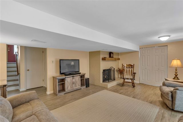 607 Westland Dr, Hempfield Twp, PA 15601