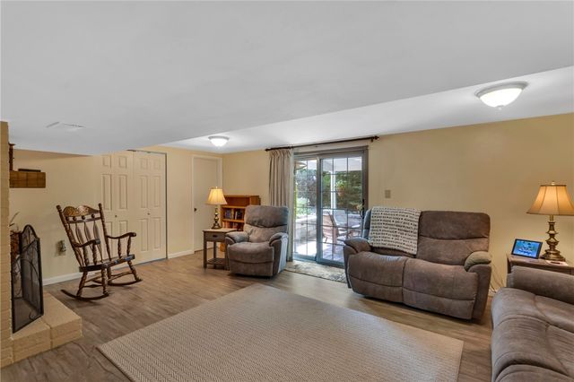 607 Westland Dr, Hempfield Twp, PA 15601