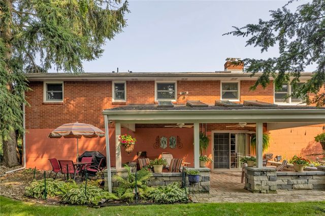 607 Westland Dr, Hempfield Twp, PA 15601