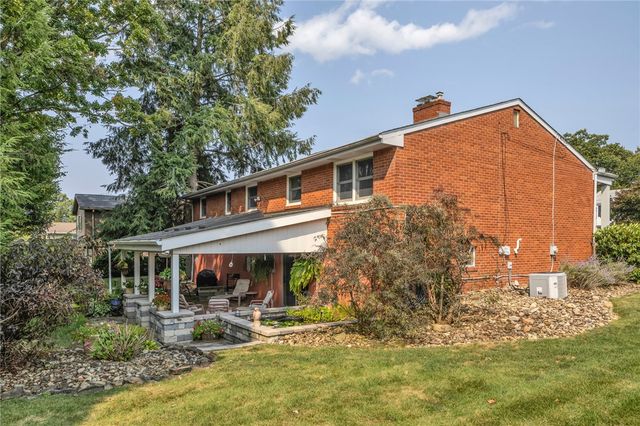 607 Westland Dr, Hempfield Twp, PA 15601