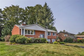 607 Westland Dr, Hempfield Twp, PA 15601