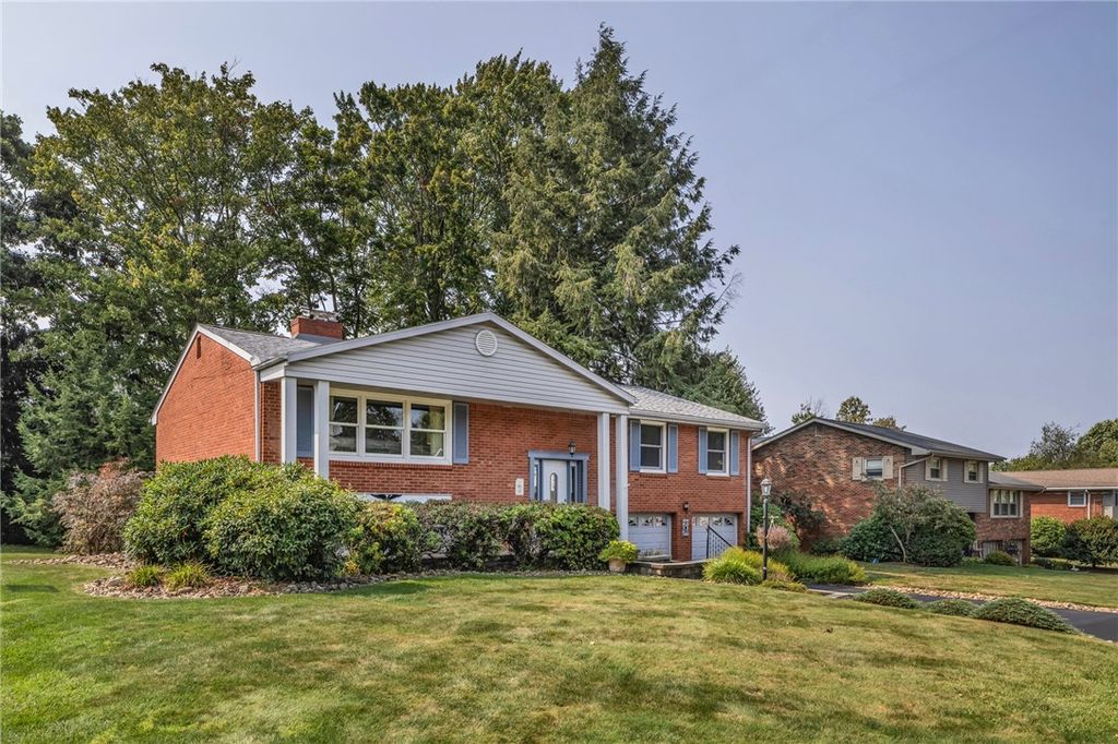 607 Westland Dr, Hempfield Twp, PA 15601