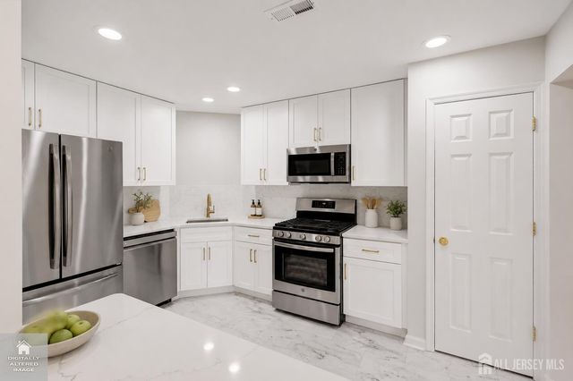 7 Harbor Bay Circle 349, Old Bridge, NJ 08879
