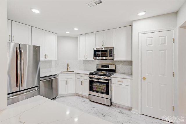 7 Harbor Bay Circle 349, Old Bridge, NJ 08879
