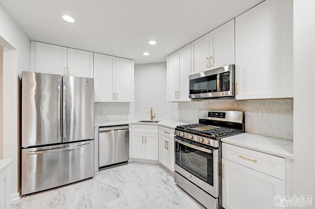7 Harbor Bay Circle 349, Old Bridge, NJ 08879