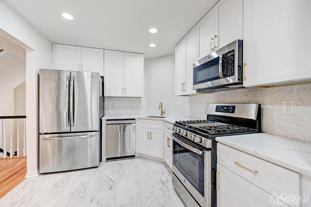 7 Harbor Bay Circle 349, Old Bridge, NJ 08879