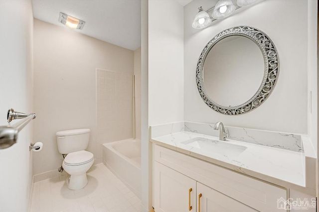 7 Harbor Bay Circle 349, Old Bridge, NJ 08879