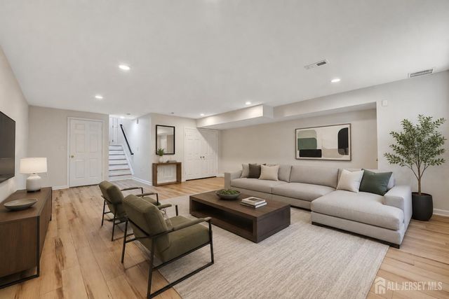 7 Harbor Bay Circle 349, Old Bridge, NJ 08879