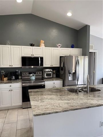 2834 NW 7th ST, Cape Coral, FL 33993