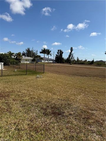 2834 NW 7th ST, Cape Coral, FL 33993