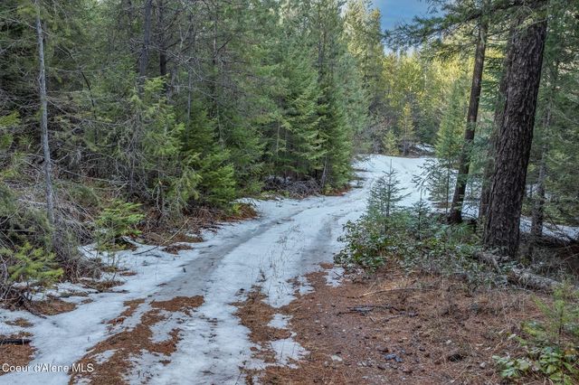 8995 E Quarter Mile Rd, Athol, ID 83801