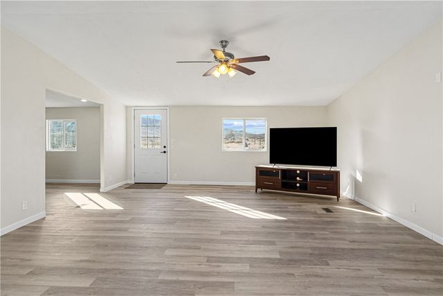 2917 E Barnett Place, Kingman, AZ 86409