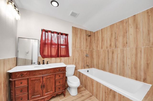 5903 Belneath Street B, Houston, TX 77033