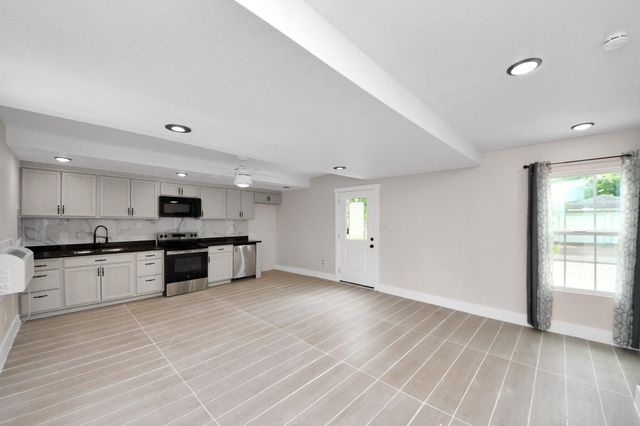 5903 Belneath Street B, Houston, TX 77033